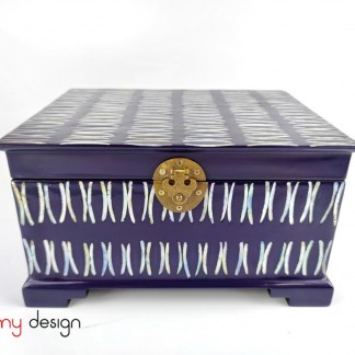 Rectangular lacquer box with solid stand and attached with pearls 24.5x19.5x H13.5 cm